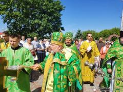 В день Святого Духа архиепископ Артемий совершил литургию в храме агрогородка Озеры В день Святого Духа архиепископ Артемий совершил литургию в храме агрогородка Озеры
