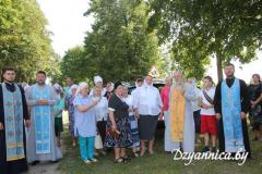 З паклонам і шанаваннем прыходзяць людзі да Ракавіцкай іконы Божай Маці З паклонам і шанаваннем прыходзяць людзі да Ракавіцкай іконы Божай Маці