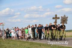 З паклонам і шанаваннем прыходзяць людзі да Ракавіцкай іконы Божай Маці З паклонам і шанаваннем прыходзяць людзі да Ракавіцкай іконы Божай Маці