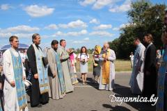 З паклонам і шанаваннем прыходзяць людзі да Ракавіцкай іконы Божай Маці З паклонам і шанаваннем прыходзяць людзі да Ракавіцкай іконы Божай Маці