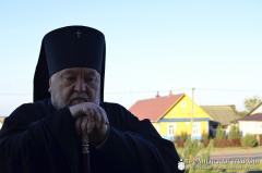 Архиепископ Артемий совершил литургию в храме деревни Деречин
