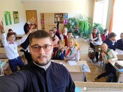 Священник провел беседу с учениками Коптевской средней школы
