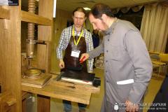 Педагогі  і святары са Шчучына наведалi выставу «Беларусь i Бiблiя»