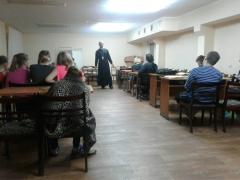 Священник провел беседу со студентами семейного клуба медицинского колледжа г. Гродно