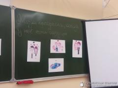 Священник посетил классный час в школе №1 города Скидель