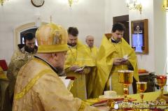 В день памяти святителя Николая Чудотворца архиепископ Артемий совершил литургию в домовой церкви Архиерейского Подворья