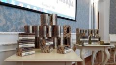 Факсімільнае выданне першага ў свеце “Буквара” перадалі ў дар бібліятэцы Пакроўскага сабора