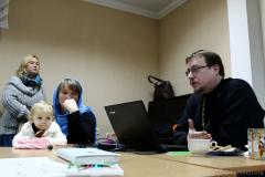 На собрании семейного клуба «Возрождение» приступили к изучению книги «Семейная жизнь» старца Паисия Святогорца