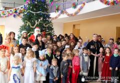 На приходе храма поселка Зельва прошло Рождественское театрализованное представление