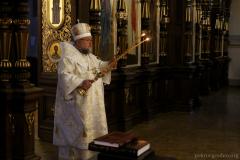 Архиепископ Артемий возглавил в Покровском соборе Божественную литургию и совершил иерейскую хиротонию