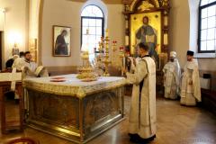 Архиепископ Артемий возглавил в Покровском соборе Божественную литургию и совершил иерейскую хиротонию