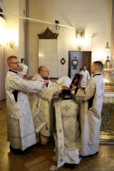 Архиепископ Артемий возглавил в Покровском соборе Божественную литургию и совершил иерейскую хиротонию