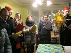 Колядовщики молодежного братства Покровского собора посетили прихожан и хоспис