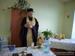 Священник посетил Мостовскую центральную районную больницу