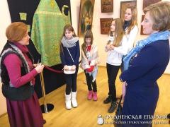 Ученики воскресной школы на выставке “Заўсёды радуйцеся!”