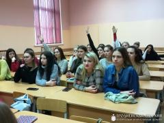 На педагогическом факультете Гродненского государственного университета состоялась беседа по выставке «Смысл жизни»