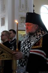 Архиепископ Артемий совершил повечерие с чтением Великого канона в Покровском соборе