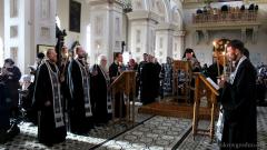 Архиепископ Артемий совершил повечерие с чтением Великого канона в Покровском соборе