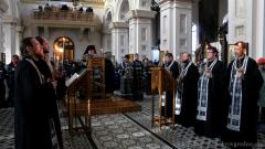 Архиепископ Артемий совершил повечерие с чтением Великого канона в Покровском соборе