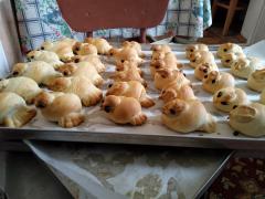 Сестричество Покровского собора поздравило прихожан с праздником 40 мучеников Севастийских традиционными "жаворонками"