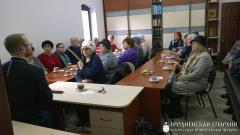 Клирик домовой церкви Архиерейского Подворья провел беседу с людьми пожилого возраста