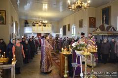 Архиепископ Артемий совершил Литургию Преждеосвященных Даров в храме архистратига Михаила города Скидель