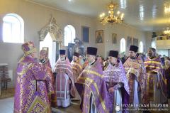 Архиепископ Артемий совершил Литургию Преждеосвященных Даров в храме архистратига Михаила города Скидель