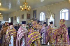 Архиепископ Артемий совершил Литургию Преждеосвященных Даров в храме архистратига Михаила города Скидель