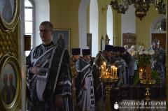 Архиепископ Артемий совершил Литургию Преждеосвященных Даров в храме поселка Острино