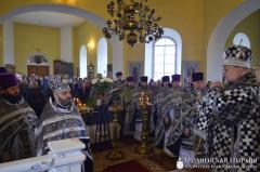 Архиепископ Артемий совершил Литургию Преждеосвященных Даров в храме поселка Острино