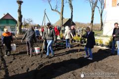 Прихожане церкви деревни Мурованка приняли участие в благоустройстве прихрамовой территории