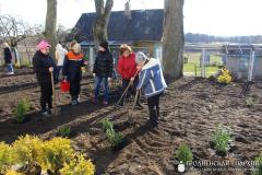 Прихожане церкви деревни Мурованка приняли участие в благоустройстве прихрамовой территории