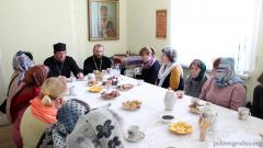 О деятельности сестричества Покровского собора говорили на встрече с духовником общества и настоятелем храма