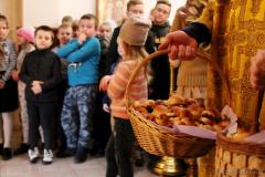 К празднику Благовещения Пресвятой Богородицы учителя и воспитанники приходской школы Покровского собора приготовили вкусные поздравления