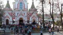 Сестричество Покровского собора поздравило прихожан с праздником Благовещения Пресвятой Богородицы "домашней" выпечкой 