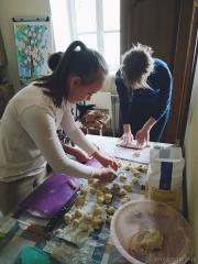 К празднику Благовещения Пресвятой Богородицы учителя и воспитанники приходской школы Покровского собора приготовили вкусные поздравления