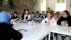 Поэтесса Елена Екимова встретилась с воспитанниками воскресной школы Покровского собора