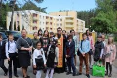 Пасхальное поздравление для насельников Гродненского дома-интерната для престарелых и инвалидов организовали социальный отдел и школа Покровского собора