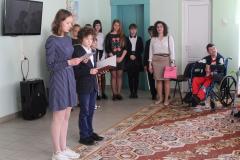 Пасхальное поздравление для насельников Гродненского дома-интерната для престарелых и инвалидов организовали социальный отдел и школа Покровского собора