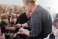 Пасхальное поздравление для насельников Гродненского дома-интерната для престарелых и инвалидов организовали социальный отдел и школа Покровского собора