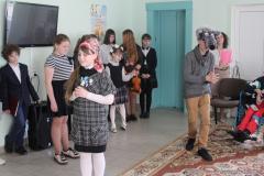 Пасхальное поздравление для насельников Гродненского дома-интерната для престарелых и инвалидов организовали социальный отдел и школа Покровского собора