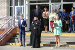 Благочинный Зельвенского округа принял участие в торжественных линейках