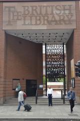 В фонд Национальной библиотеки Британии клирик Покровского собора передал белорусский перевод книг Нового Завета