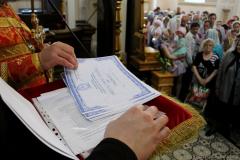 Выпускникам катехизических курсов при Покровском соборе вручили дипломы