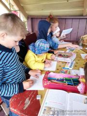 Учителя воскресной школы «Анёлкi» организовали творческую площадку «Рисунки белорусским святым»