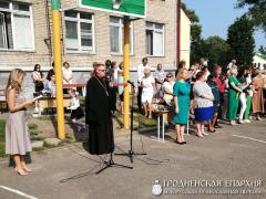 Священник посетил линейку в школе №8 города Гродно