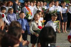 Благочинный Зельвенского округа принял участие в торжественных линейках