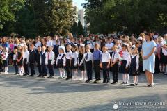 Благочинный Зельвенского округа принял участие в торжественных линейках