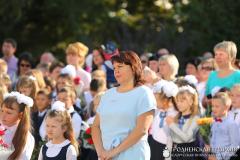 Благочинный Зельвенского округа принял участие в торжественных линейках