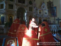 В храме Святой Живоначальной Троицы поселка Россь состоялось соборное богослужение духовенства Волковысского благочиния